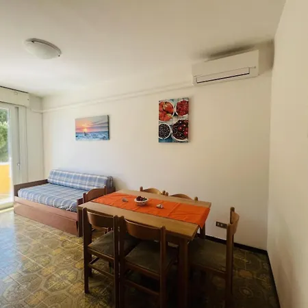 Apartmán Cozy With Large Balcony